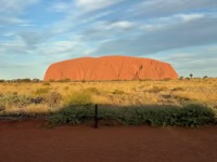 Uluṟu as the sun sets