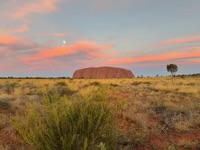 Uluṟu as the sun sets